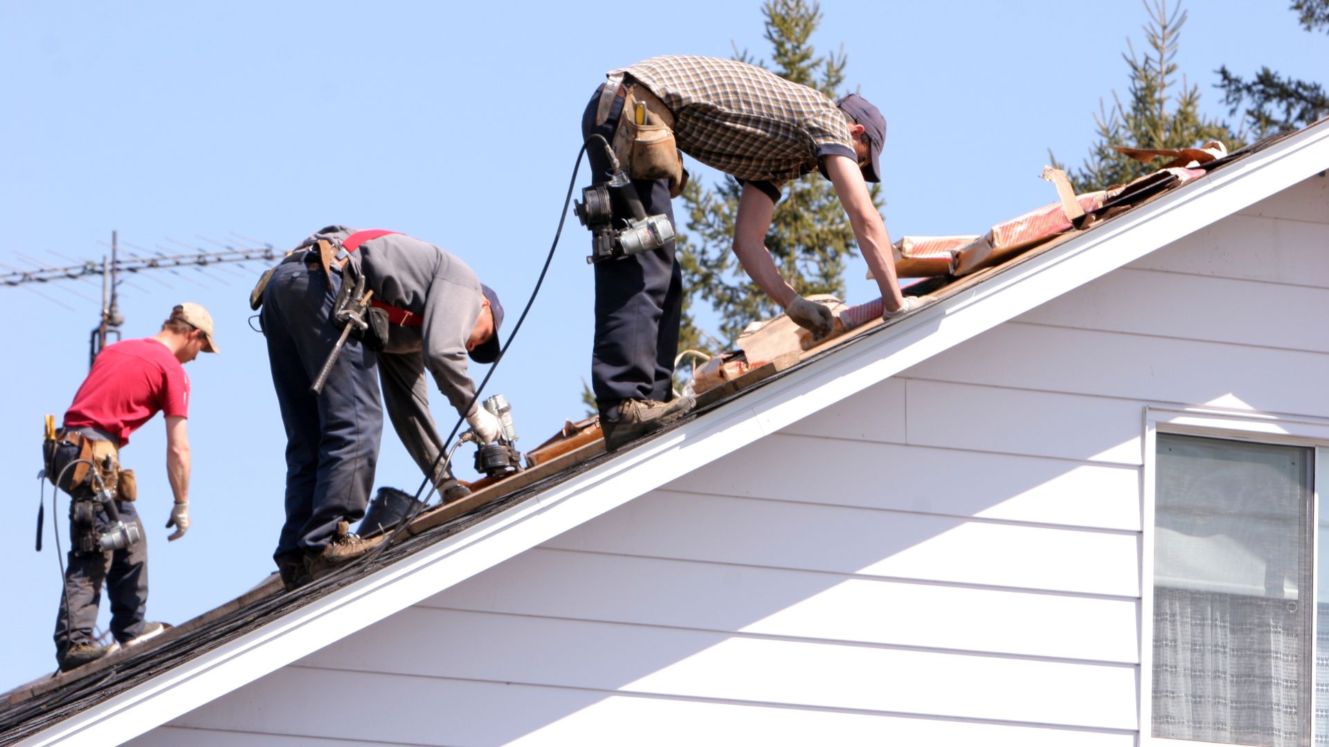 What Are the Key Benefits of Choosing a Local Roofing Company?